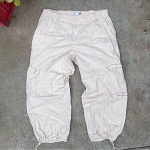 Casual Women's Cream Capris